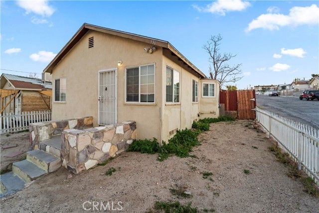 536 E Fredricks, Barstow, CA 92311