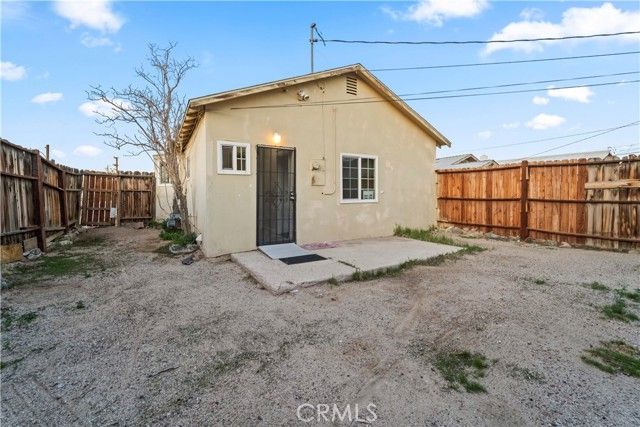 536 E Fredricks, Barstow, CA 92311