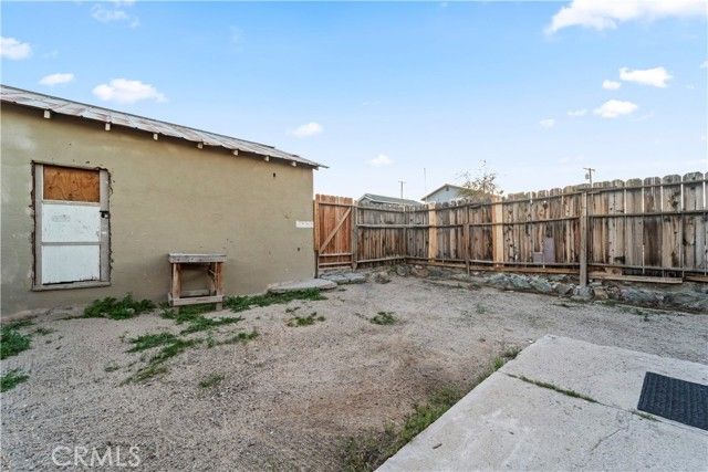 536 E Fredricks, Barstow, CA 92311