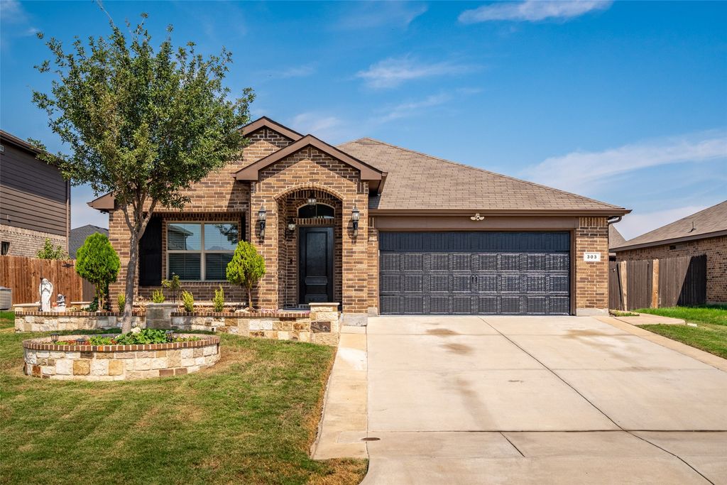 303 Triple Crown Lane, Ponder, TX 76259 — exterior