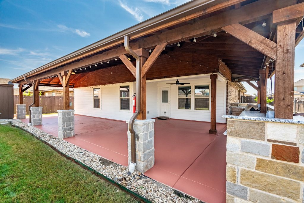 303 Triple Crown Lane, Ponder, TX 76259 — photo 2