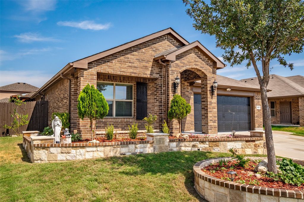 303 Triple Crown Lane, Ponder, TX 76259 — photo 4