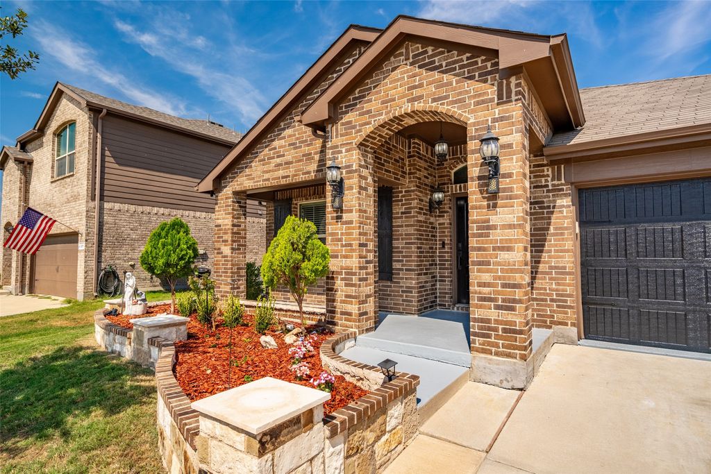 303 Triple Crown Lane, Ponder, TX 76259 — photo 5