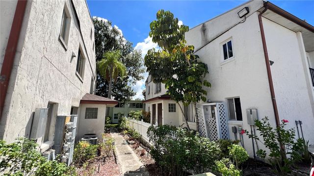 632 PAVARE COURT 632, Winter Haven, FL 33884