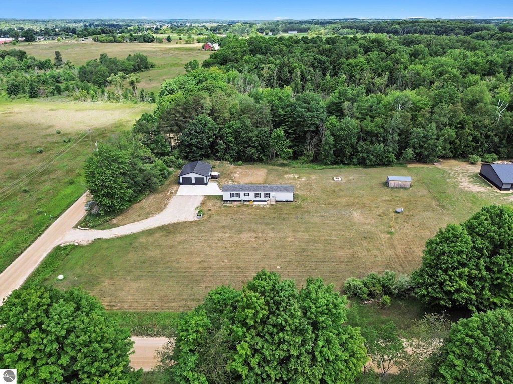 Image 1 of property listing at 8985 S Fordyce Road, Shepherd, MI 48883