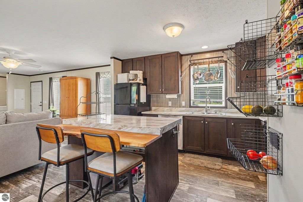 Image 10 of property listing at 8985 S Fordyce Road, Shepherd, MI 48883