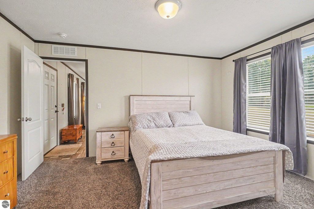 Image 13 of property listing at 8985 S Fordyce Road, Shepherd, MI 48883