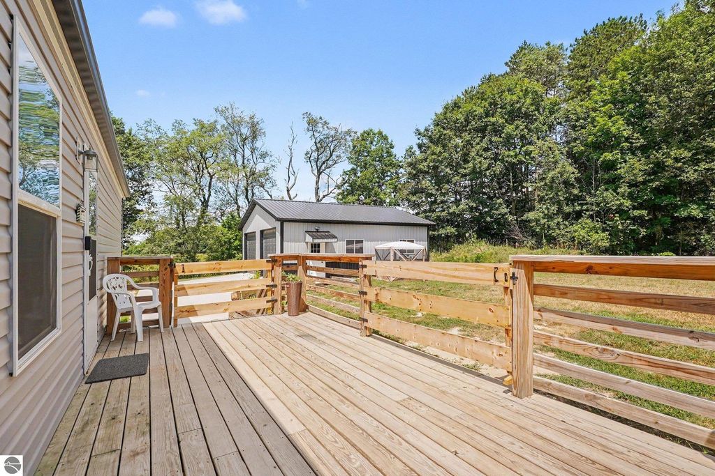Image 21 of property listing at 8985 S Fordyce Road, Shepherd, MI 48883