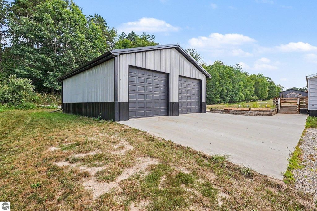 Image 25 of property listing at 8985 S Fordyce Road, Shepherd, MI 48883