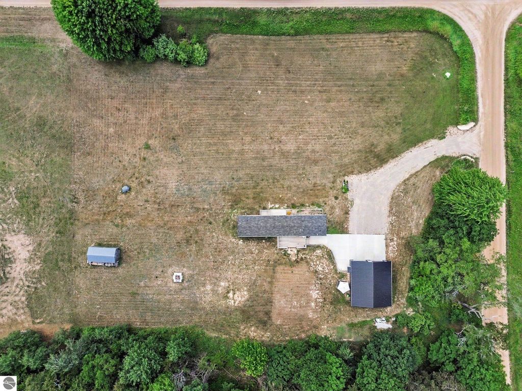 Image 27 of property listing at 8985 S Fordyce Road, Shepherd, MI 48883