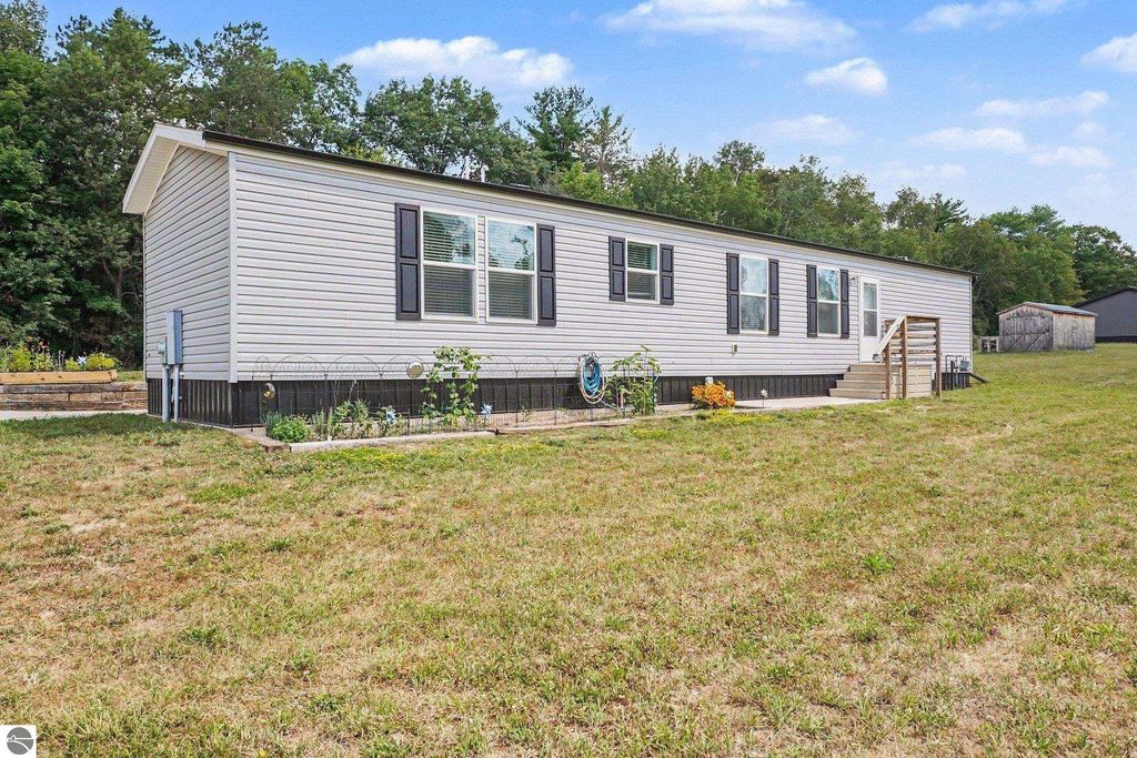 Image 29 of property listing at 8985 S Fordyce Road, Shepherd, MI 48883