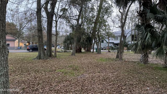 1115 Desoto Street, Ocean Springs, MS 39564