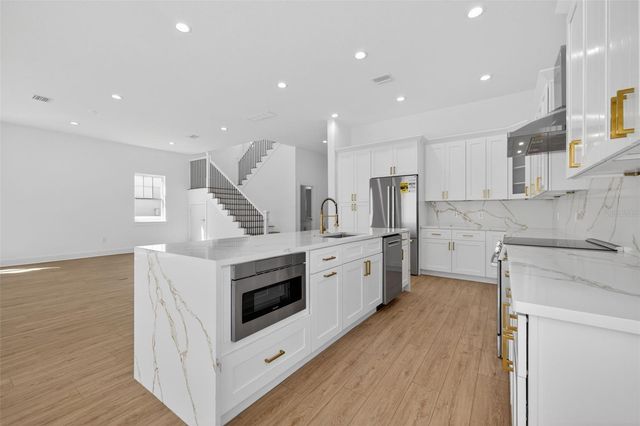 842 30TH AVENUE, St Petersburg, FL 33704