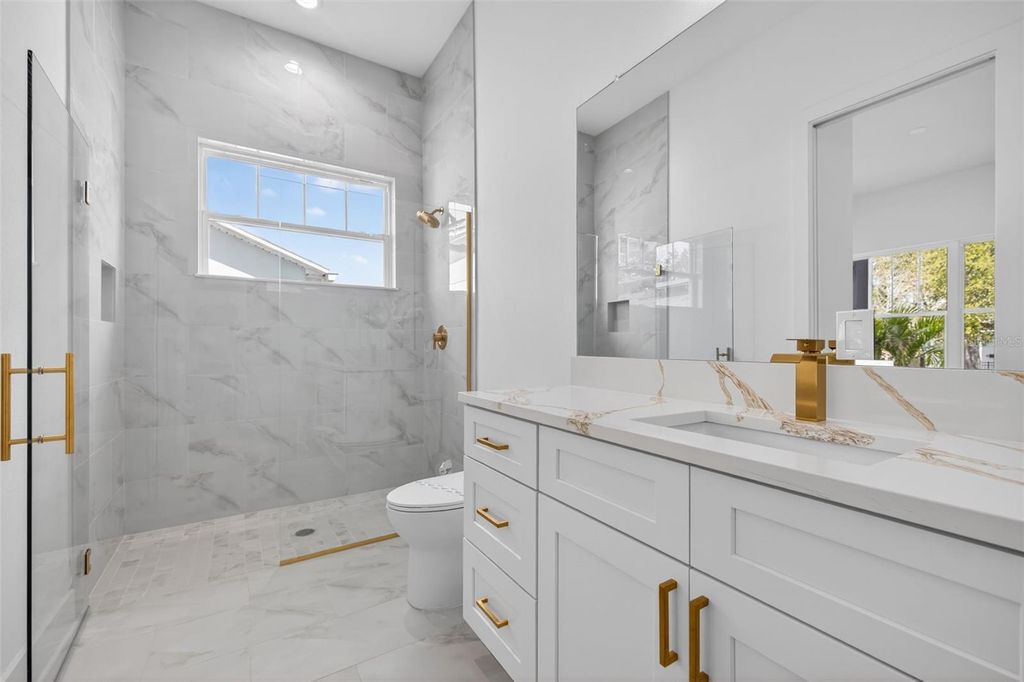 Image 13 of property listing at 842 30TH AVENUE, St Petersburg, FL 33704