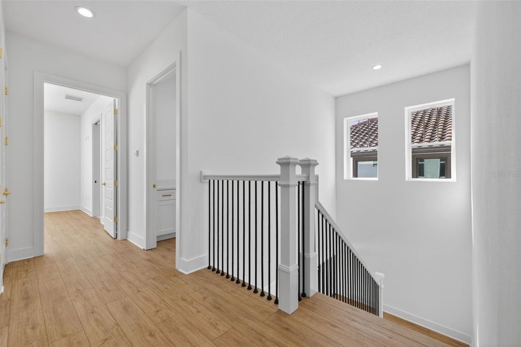 Image 15 of property listing at 842 30TH AVENUE, St Petersburg, FL 33704