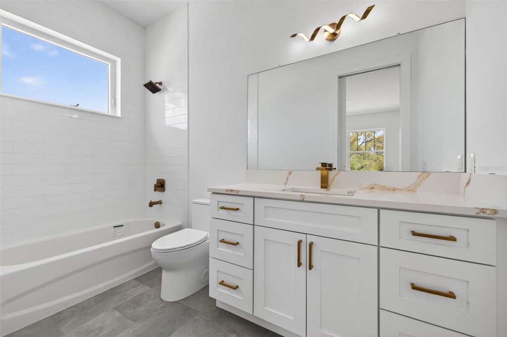 Image 18 of property listing at 842 30TH AVENUE, St Petersburg, FL 33704