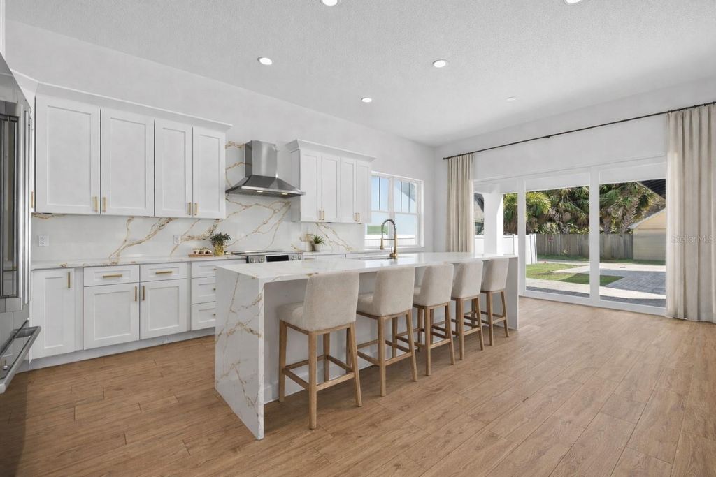 Image 3 of property listing at 842 30TH AVENUE, St Petersburg, FL 33704