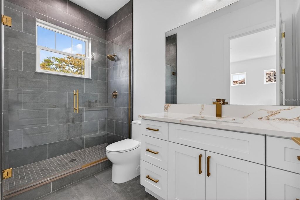 Image 21 of property listing at 842 30TH AVENUE, St Petersburg, FL 33704