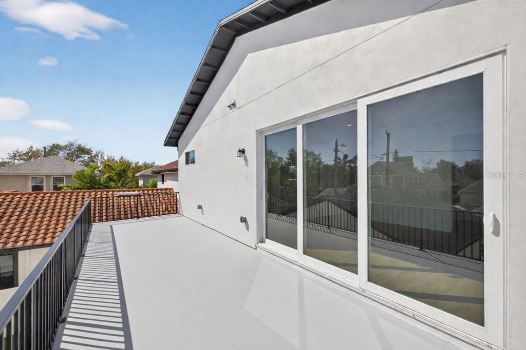 Image 27 of property listing at 842 30TH AVENUE, St Petersburg, FL 33704