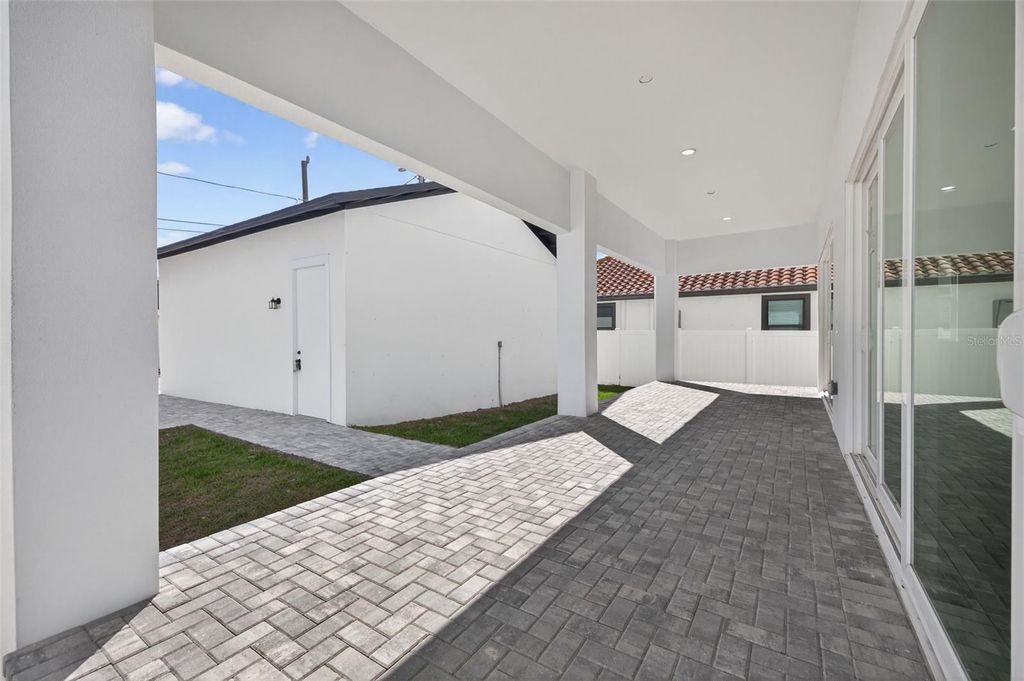 Image 29 of property listing at 842 30TH AVENUE, St Petersburg, FL 33704