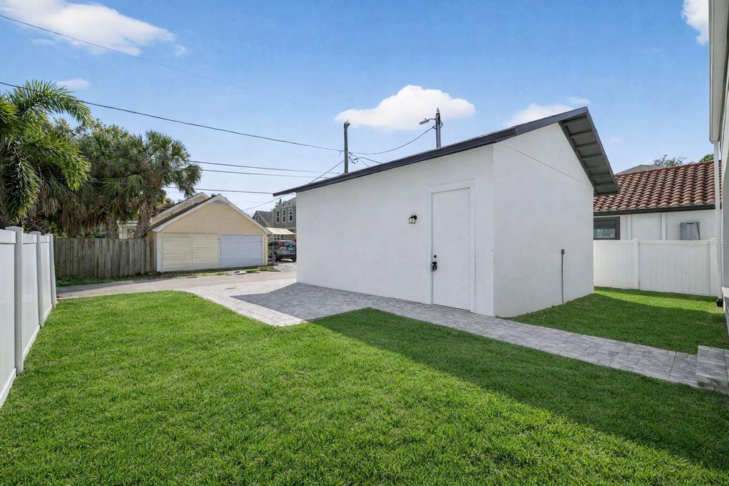 Image 30 of property listing at 842 30TH AVENUE, St Petersburg, FL 33704