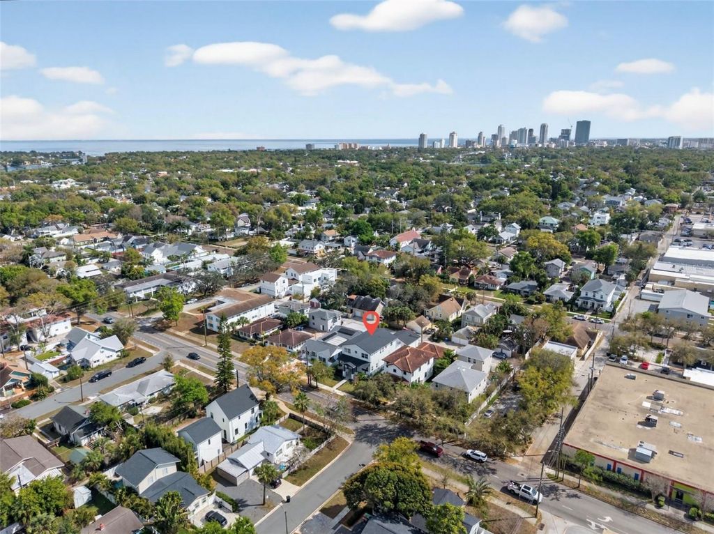 Image 33 of property listing at 842 30TH AVENUE, St Petersburg, FL 33704