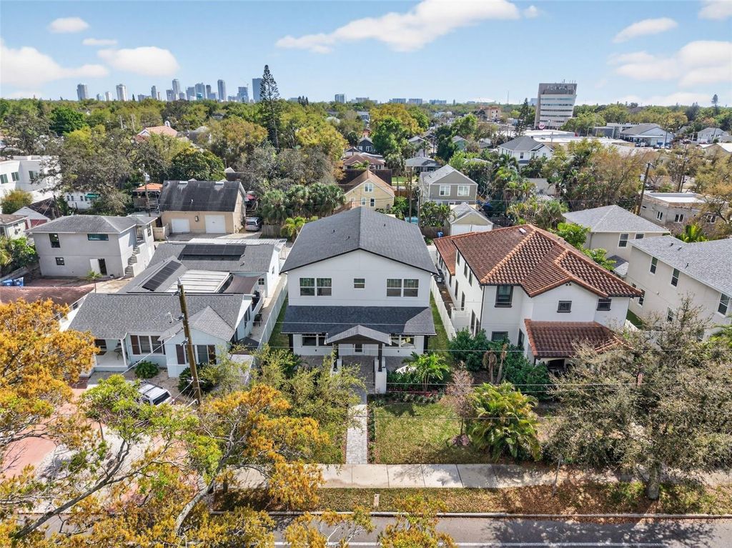 Image 34 of property listing at 842 30TH AVENUE, St Petersburg, FL 33704