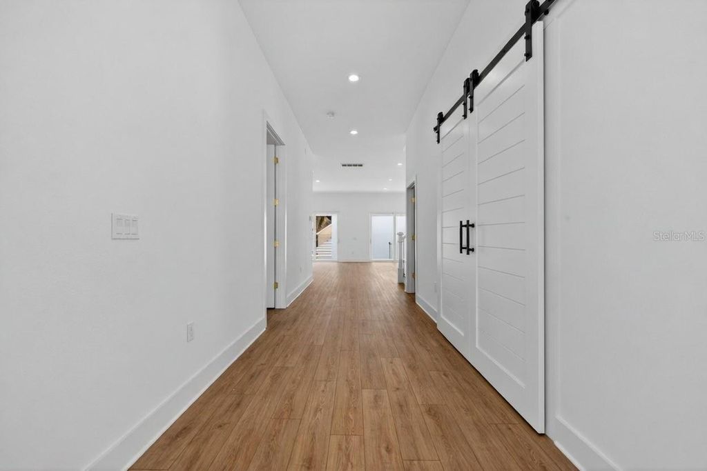 Image 8 of property listing at 842 30TH AVENUE, St Petersburg, FL 33704