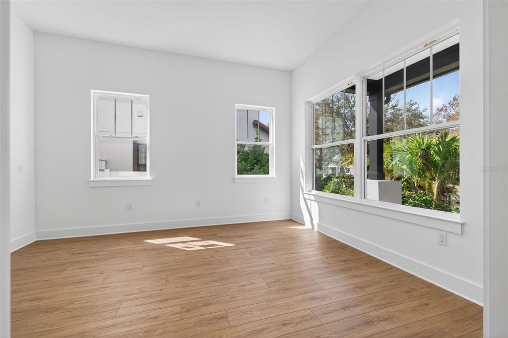 Image 10 of property listing at 842 30TH AVENUE, St Petersburg, FL 33704