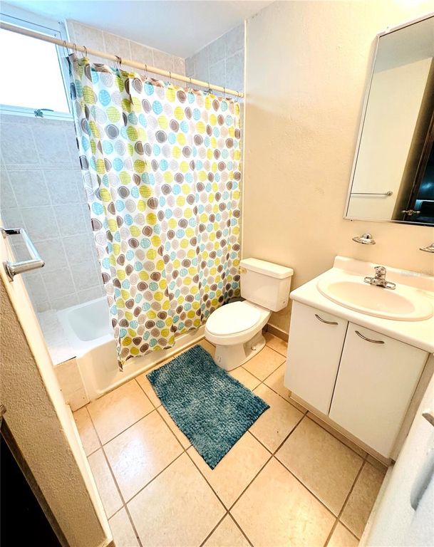 Image 14 of property listing at COND COSTAMAR BEACH VILLAGE CO-203, Loiza, PR 00772