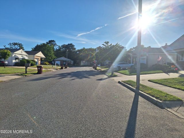 8 Speighstown Place, Toms River, NJ 08757