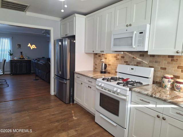 8 Speighstown Place, Toms River, NJ 08757