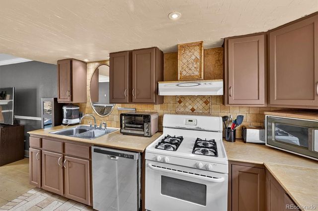 9431 Lou Drive, Denver, CO 80260