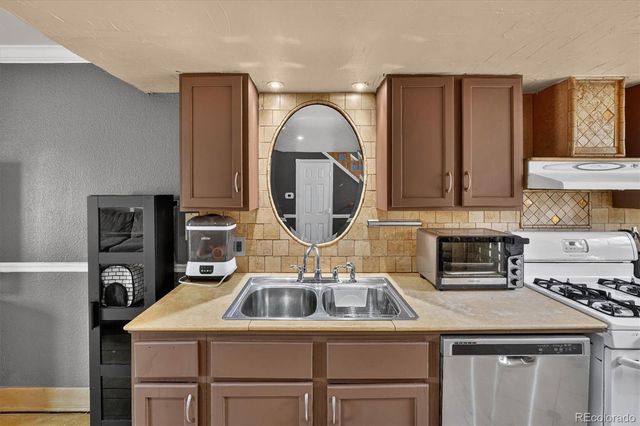 9431 Lou Drive, Denver, CO 80260