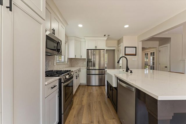 519 Rams Bottom Court, Spring, TX 77388