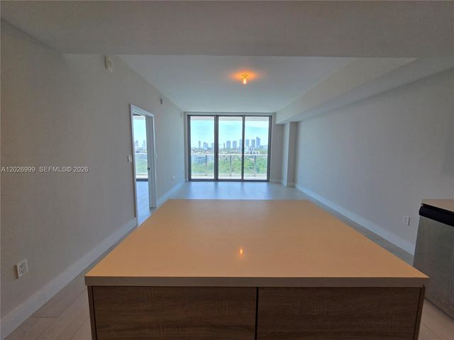 16385 Biscayne Blvd 1019, North Miami Beach, FL 33160