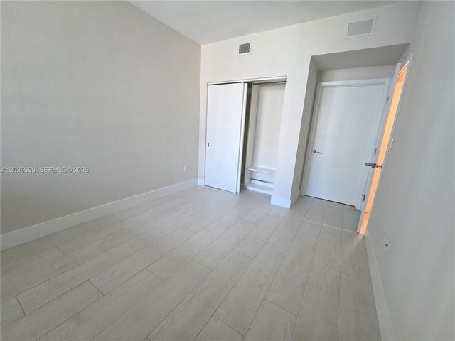 16385 Biscayne Blvd 1019, North Miami Beach, FL 33160