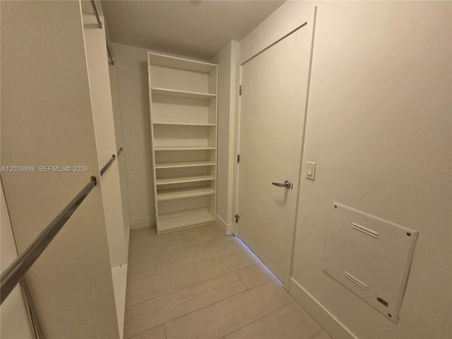 16385 Biscayne Blvd 1019, North Miami Beach, FL 33160