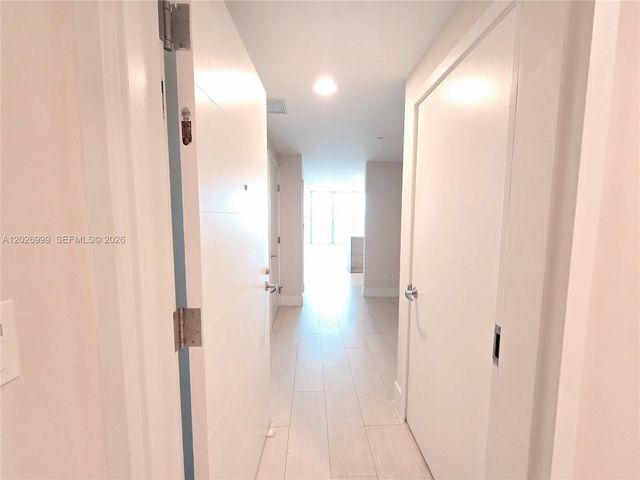 16385 Biscayne Blvd 1019, North Miami Beach, FL 33160
