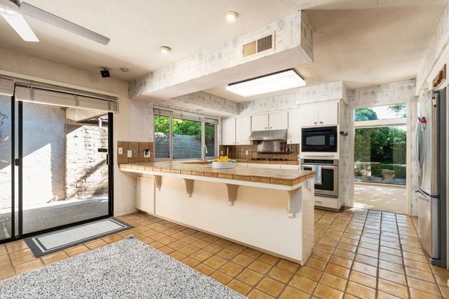 5630 N El Adobe Drive, Fresno, CA 93711