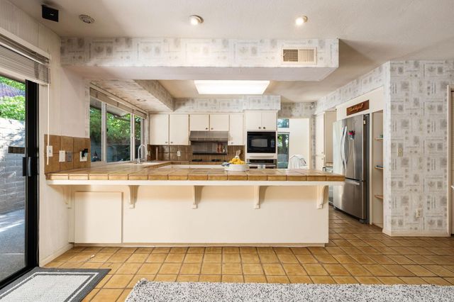 5630 N El Adobe Drive, Fresno, CA 93711