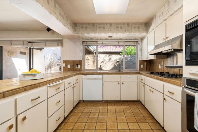 5630 N El Adobe Drive, Fresno, CA 93711