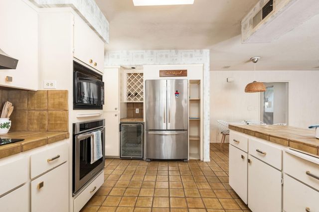 5630 N El Adobe Drive, Fresno, CA 93711