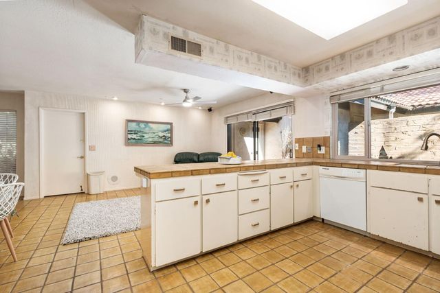 5630 N El Adobe Drive, Fresno, CA 93711