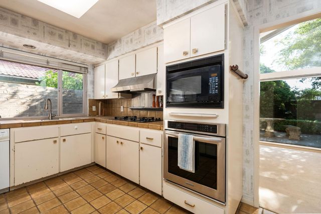 5630 N El Adobe Drive, Fresno, CA 93711