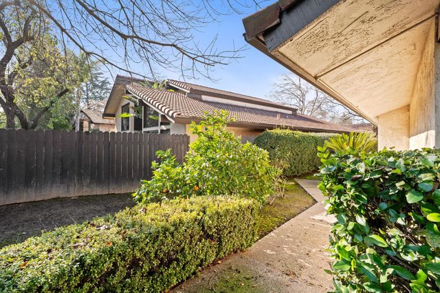 5630 N El Adobe Drive, Fresno, CA 93711