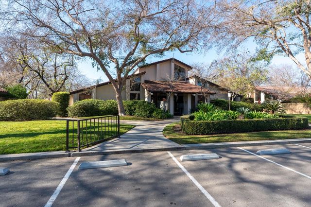 5630 N El Adobe Drive, Fresno, CA 93711