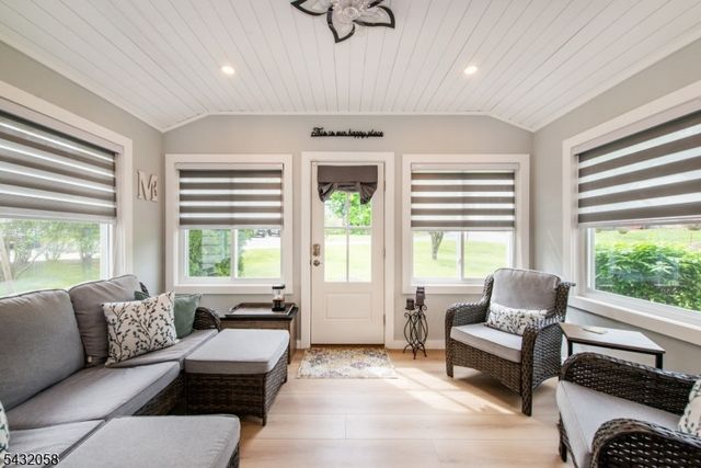 7 Mary St, Bloomingdale Boro, NJ 07403