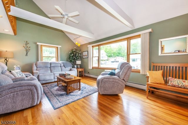 7 Mary St, Bloomingdale Boro, NJ 07403