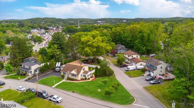7 Mary St, Bloomingdale Boro, NJ 07403